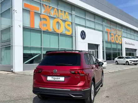 Volkswagen Tiguan 2022 года за 17 957 000 тг. в Атырау – фото 3