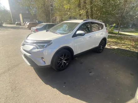 Toyota RAV4 2018 года за 12 700 000 тг. в Усть-Каменогорск – фото 2