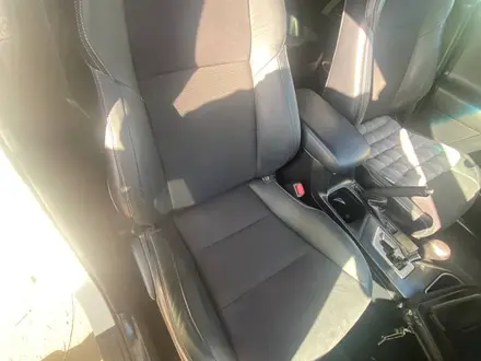 Toyota RAV4 2018 года за 12 700 000 тг. в Усть-Каменогорск – фото 21