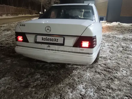 Mercedes-Benz E 200 1992 года за 1 400 000 тг. в Павлодар – фото 5