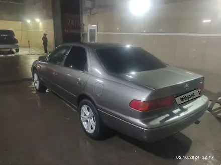 Toyota Camry 2000 года за 2 900 000 тг. в Экибастуз – фото 3