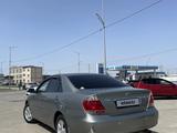 Toyota Camry 2005 года за 5 900 000 тг. в Атырау – фото 2