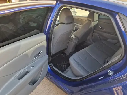 Hyundai Elantra 2022 года за 8 700 000 тг. в Актобе – фото 9