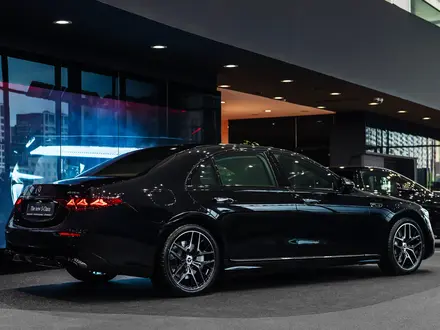 Mercedes-Benz S 580 4MATIC 2026 года за 138 129 000 тг. в Астана – фото 2
