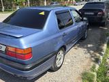 Volkswagen Vento 1993 года за 1 500 000 тг. в Шымкент – фото 2
