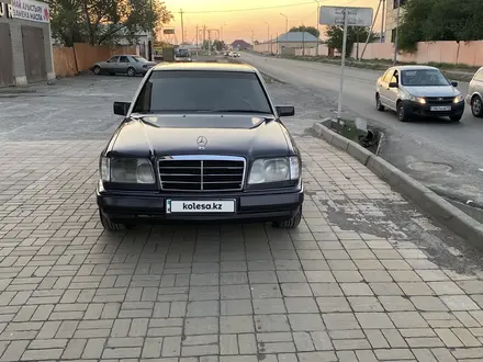 Mercedes-Benz E 220 1993 года за 2 600 000 тг. в Туркестан