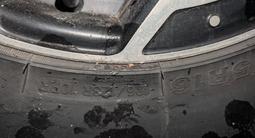 Комплект шин с дисками за 350 000 тг. в Астана – фото 4