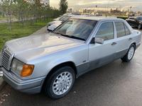 Mercedes-Benz E 280 1993 годаfor2 100 000 тг. в Астана