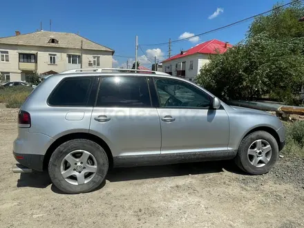 Volkswagen Touareg 2003 года за 4 500 000 тг. в Атырау – фото 6