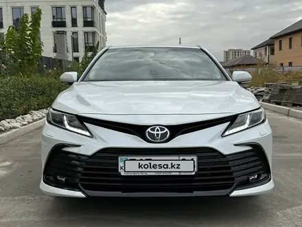 Toyota Camry 2023 года за 14 900 000 тг. в Атырау – фото 4