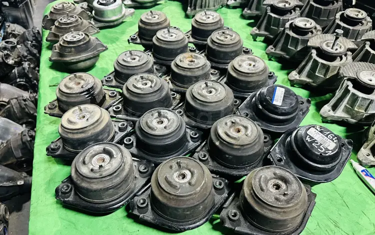 W251 R350 w164 ml350 X164 GL550 опора подушка двигателя m272 m273 за 15 000 тг. в Алматы