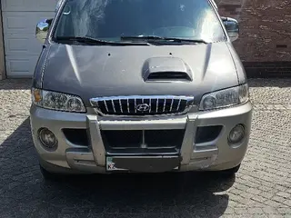 Hyundai Starex