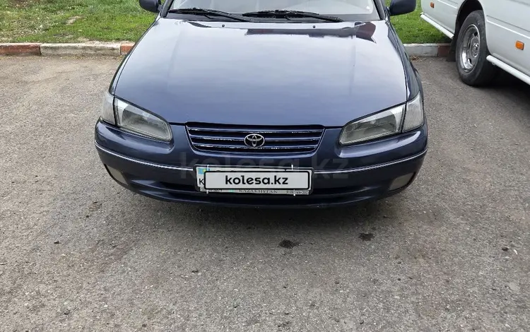 Toyota Camry 1998 года за 2 800 000 тг. в Астана
