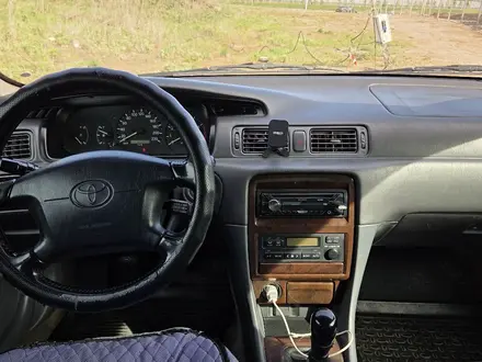 Toyota Camry 1998 года за 2 800 000 тг. в Астана – фото 3