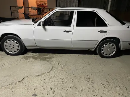 Mercedes-Benz E 230 1991 года за 1 300 000 тг. в Жаркент – фото 2