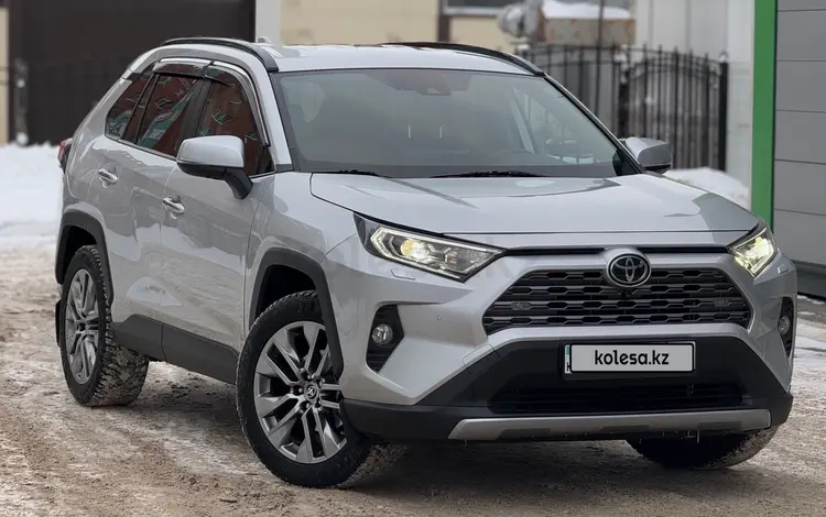 Toyota RAV4 2020 года за 15 900 000 тг. в Актобе