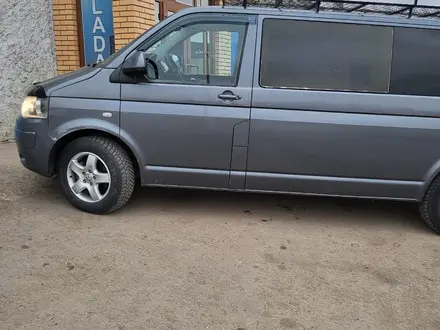 Volkswagen Caravelle 2010 года за 10 500 000 тг. в Уральск – фото 4