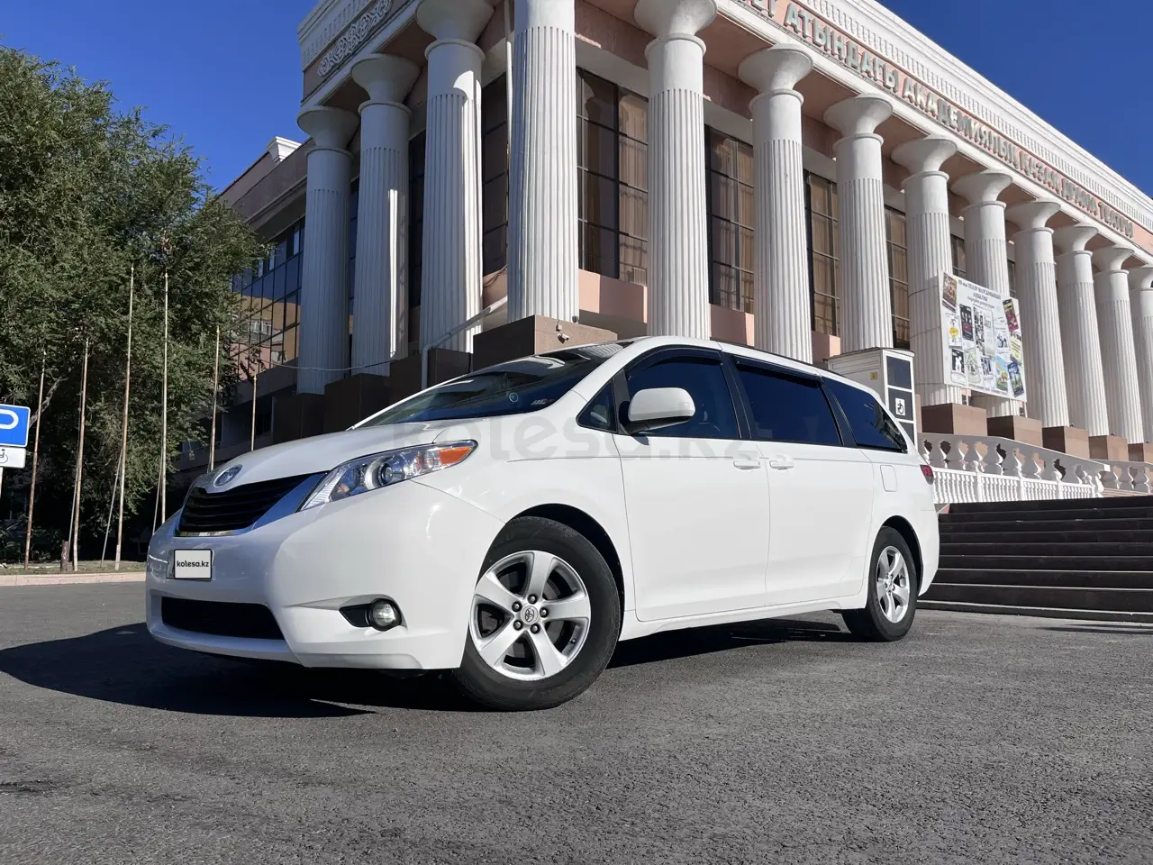 Toyota Sienna, 2010