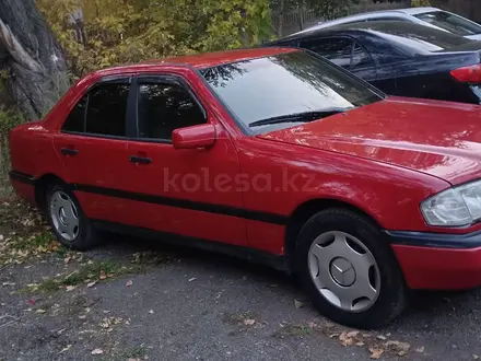 Mercedes-Benz C 180 1993 года за 1 800 000 тг. в Караганда – фото 3