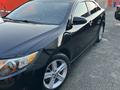 Toyota Camry 2014 года за 7 800 000 тг. в Уральск – фото 2