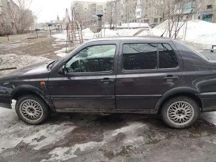 Volkswagen Vento 1993 года за 1 000 000 тг. в Караганда – фото 2