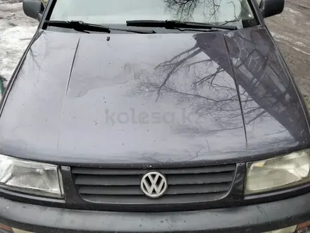 Volkswagen Vento 1993 года за 1 000 000 тг. в Караганда