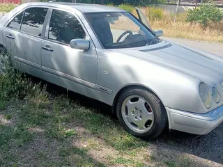 Mercedes-Benz E 280