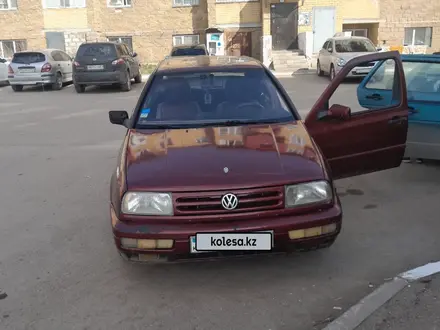 Volkswagen Vento 1992 года за 1 100 000 тг. в Астана – фото 2