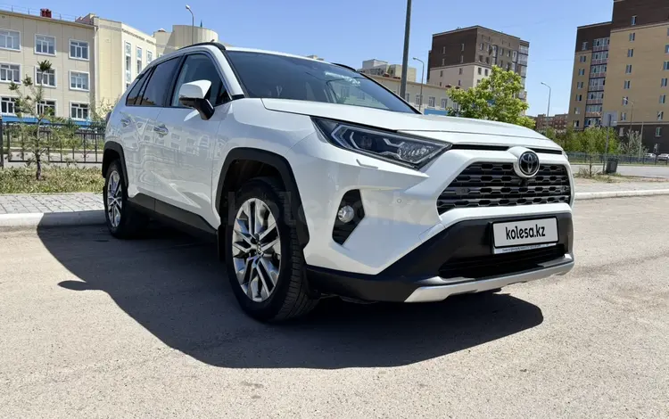 Toyota RAV4 2021 годаүшін19 500 000 тг. в Караганда