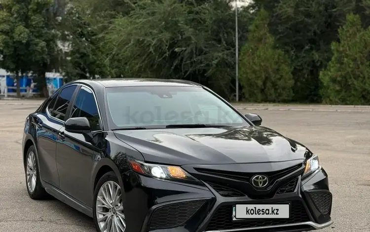 Toyota Camry 2022 года за 11 000 000 тг. в Алматы