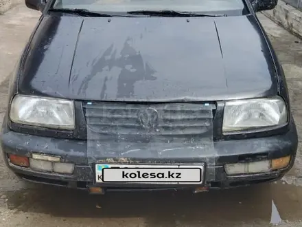 Volkswagen Vento 1994 года за 950 000 тг. в Семей – фото 2