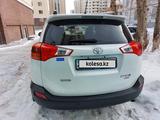 Toyota RAV4 2014 года за 11 700 000 тг. в Астана – фото 2