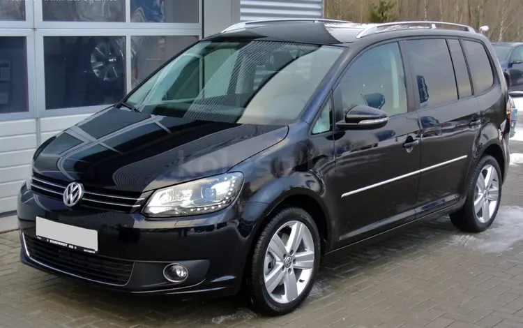 Volkswagen Touran 2010 года за 900 000 тг. в Астана