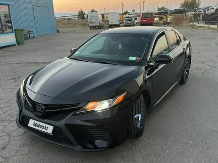 Toyota Camry 2018 года за 8 600 000 тг. в Актобе – фото 3