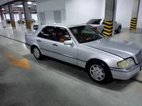 Mercedes-Benz C 200 1995 года за 2 200 000 тг. в Астана