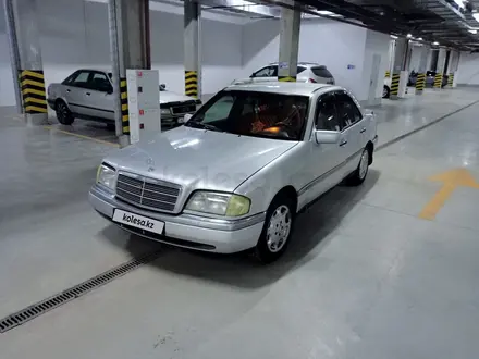 Mercedes-Benz C 200 1995 года за 2 200 000 тг. в Астана – фото 3