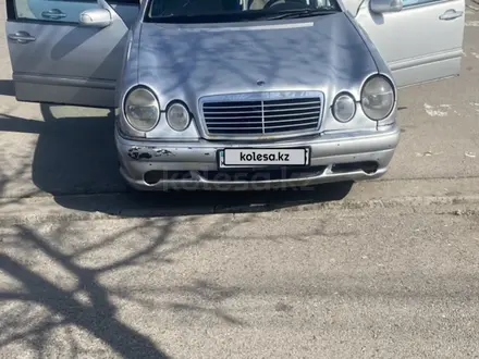Mercedes-Benz E 280 1996 года за 2 200 000 тг. в Алматы