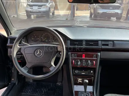 Mercedes-Benz E 280 1993 года за 2 900 000 тг. в Жанакорган – фото 2