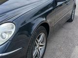 Mercedes-Benz E 240 2002 года за 6 000 000 тг. в Тараз – фото 2