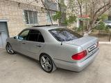 Mercedes-Benz E 280 1996 года за 2 500 000 тг. в Актобе – фото 2