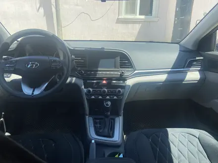 Hyundai Elantra 2020 года за 6 200 000 тг. в Атырау – фото 4