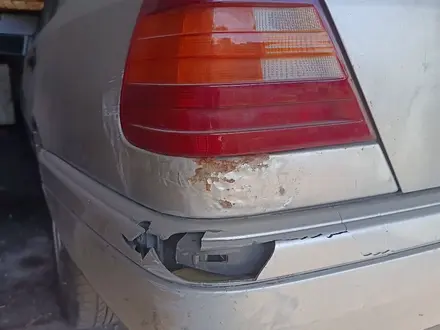 Mercedes-Benz C 180 1993 года за 700 000 тг. в Караганда – фото 2