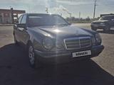 Mercedes-Benz E 230 1996 года за 2 000 000 тг. в Тараз – фото 2