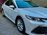 Toyota Camry 2022 года за 14 200 000 тг. в Алматы – фото 3