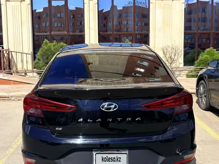 Hyundai Elantra 2019 года за 5 500 000 тг. в Актау – фото 2
