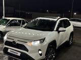 Toyota RAV4 2021 года за 14 800 000 тг. в Шымкент – фото 2