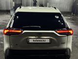 Toyota RAV4 2021 года за 14 800 000 тг. в Шымкент – фото 4