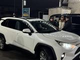 Toyota RAV4 2021 года за 14 800 000 тг. в Шымкент – фото 3