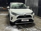 Toyota RAV4 2021 года за 14 800 000 тг. в Шымкент