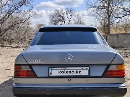 Mercedes-Benz E 230 1990 года за 1 200 000 тг. в Шу – фото 2